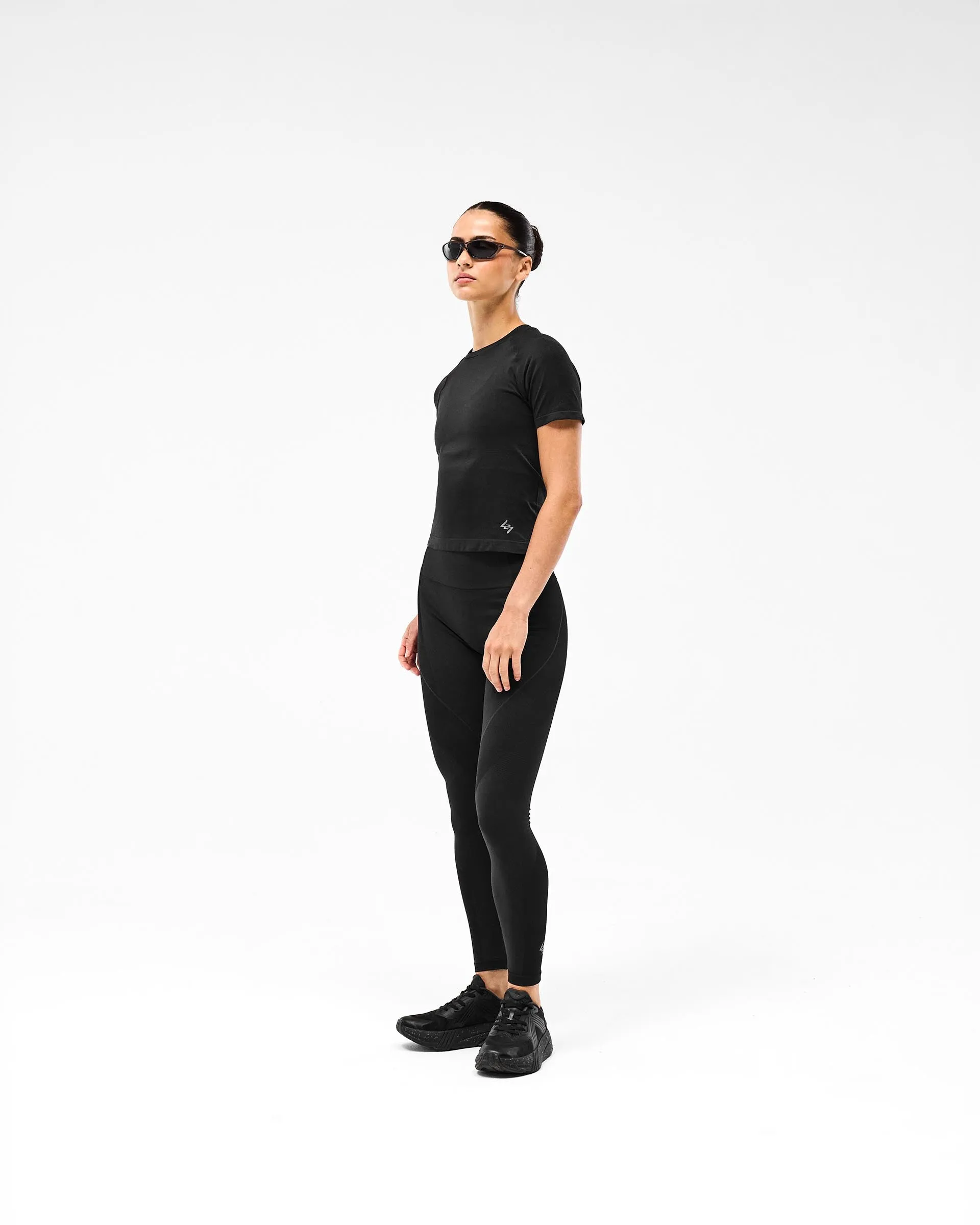 AdjustableWaist Reinforced Hem 247 Ease Seamless Perforated T-Shirt - Black