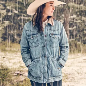 Quick Dry Fabric Technology Wrangler Retro Women's Unlined Canvas Collar Denim Barn Jacket in Medium Wash