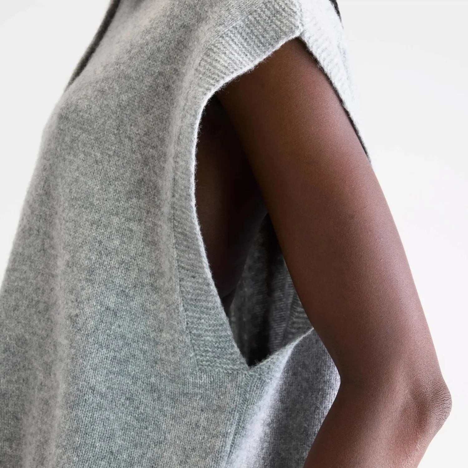 Mood Wear Elastic hemline Ameson Sleeveless Sweater (H. Grey)