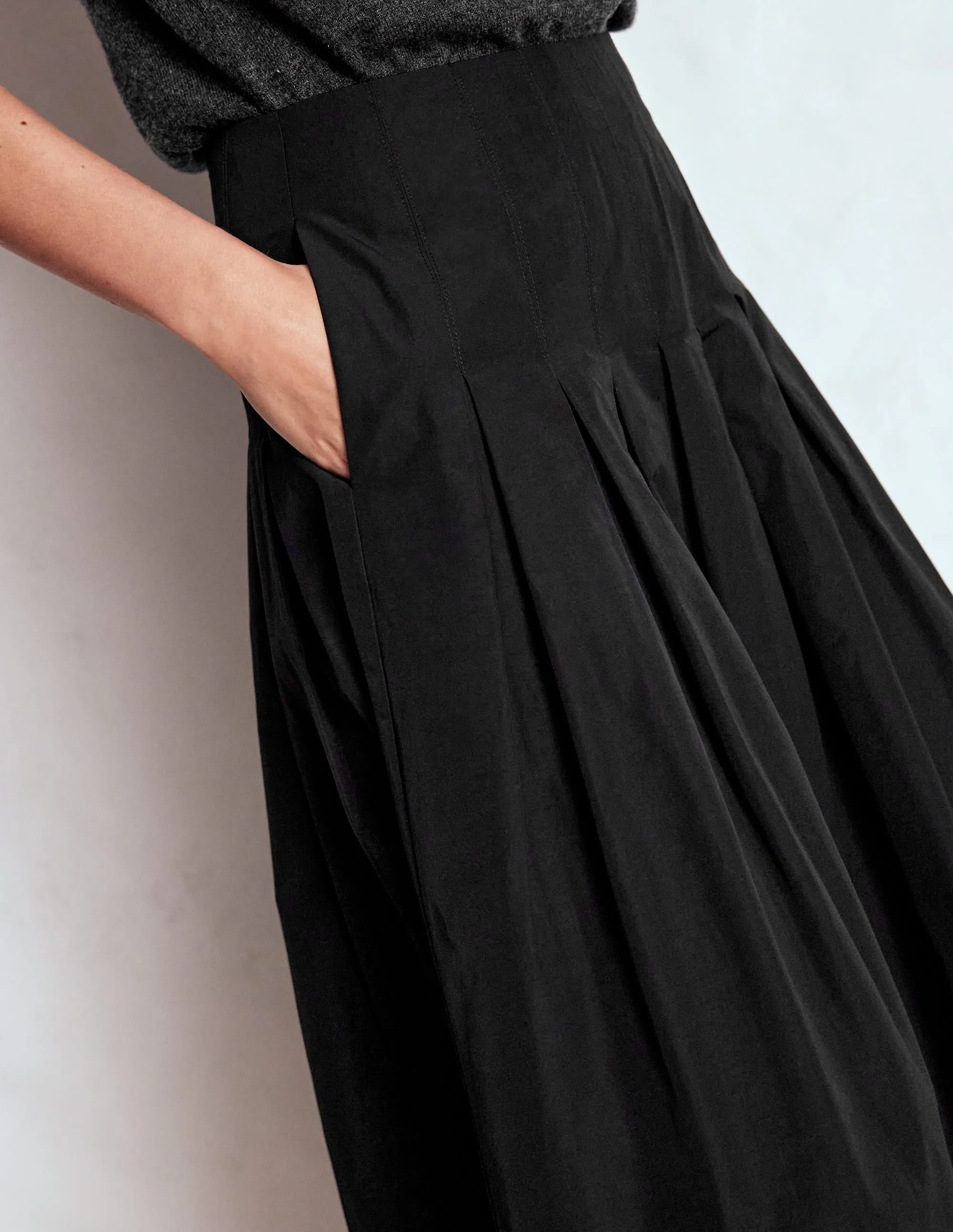 Crossback Strap Travel Ready Valentina Taffeta Midi Skirt-Black