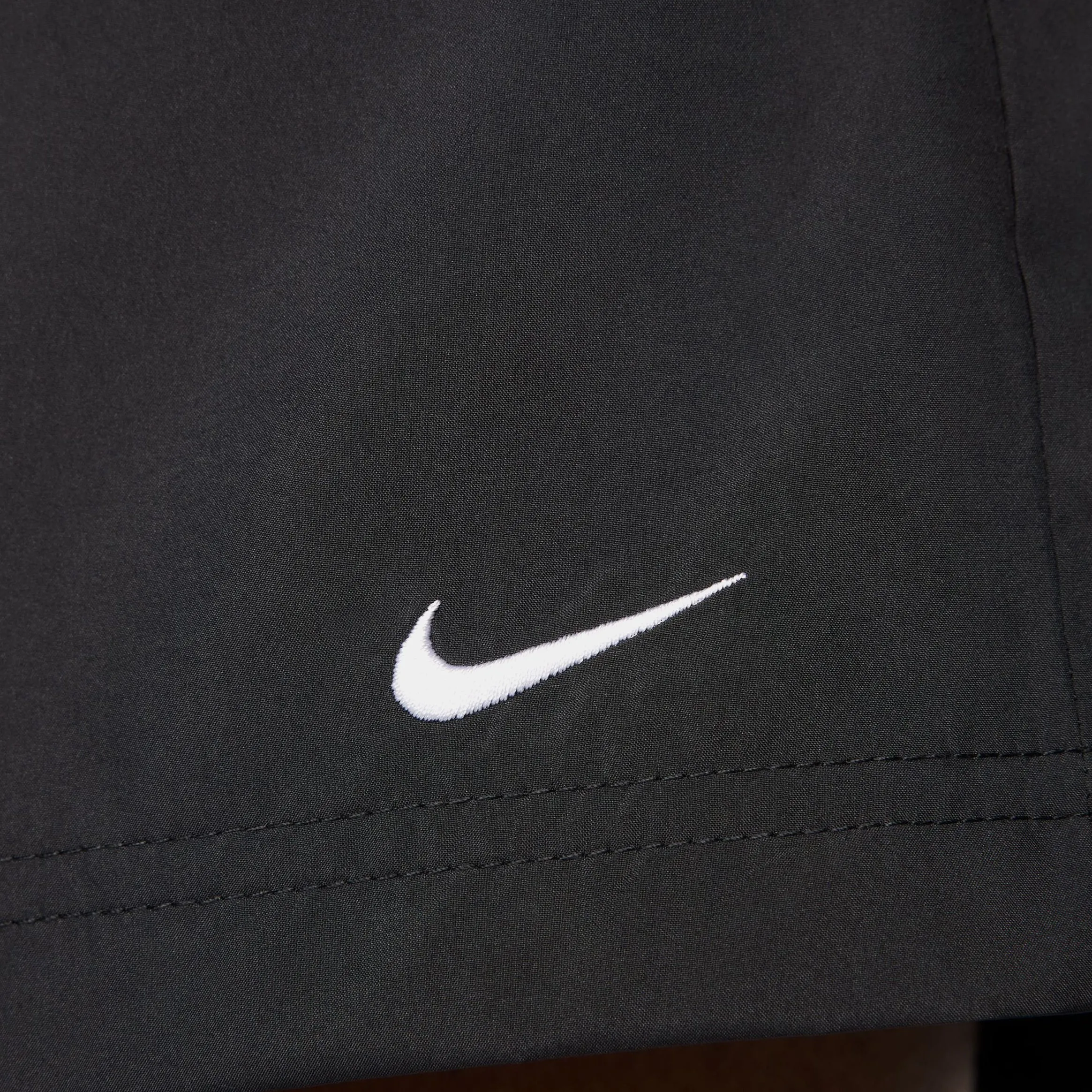 Shock Dispersing Architecture Quick Flex Classic Woven Mid Rise Woven Womens Shorts (Black/White)