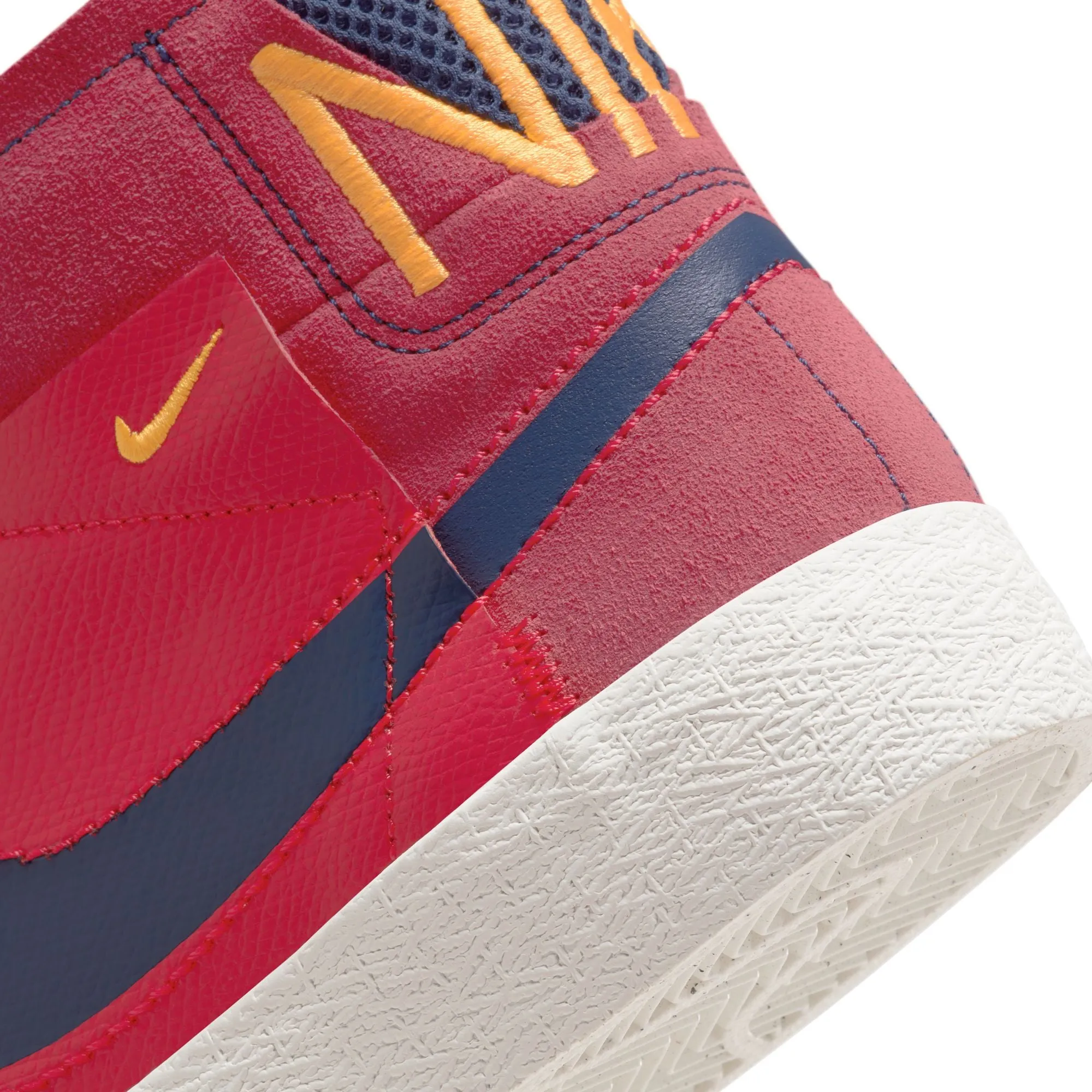 Streetwear Nike SB Zoom Blazer Mid PRM University Red/University Gold/Summit White/Midnight Navy