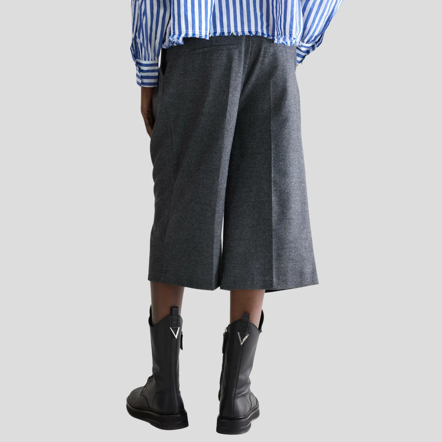 Dom Bermuda Shorts (Anthracite) Classic Shirt