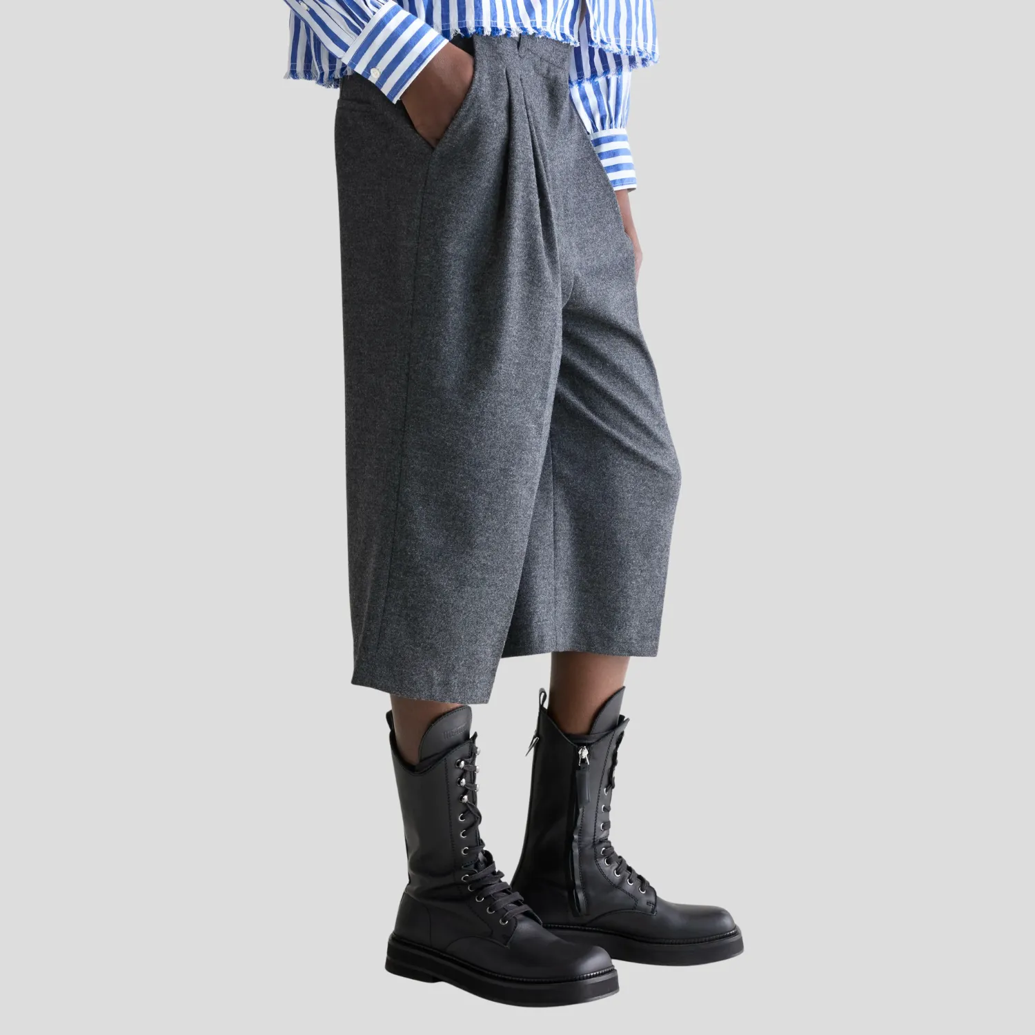 Dom Bermuda Shorts (Anthracite) QuickAccess Pockets