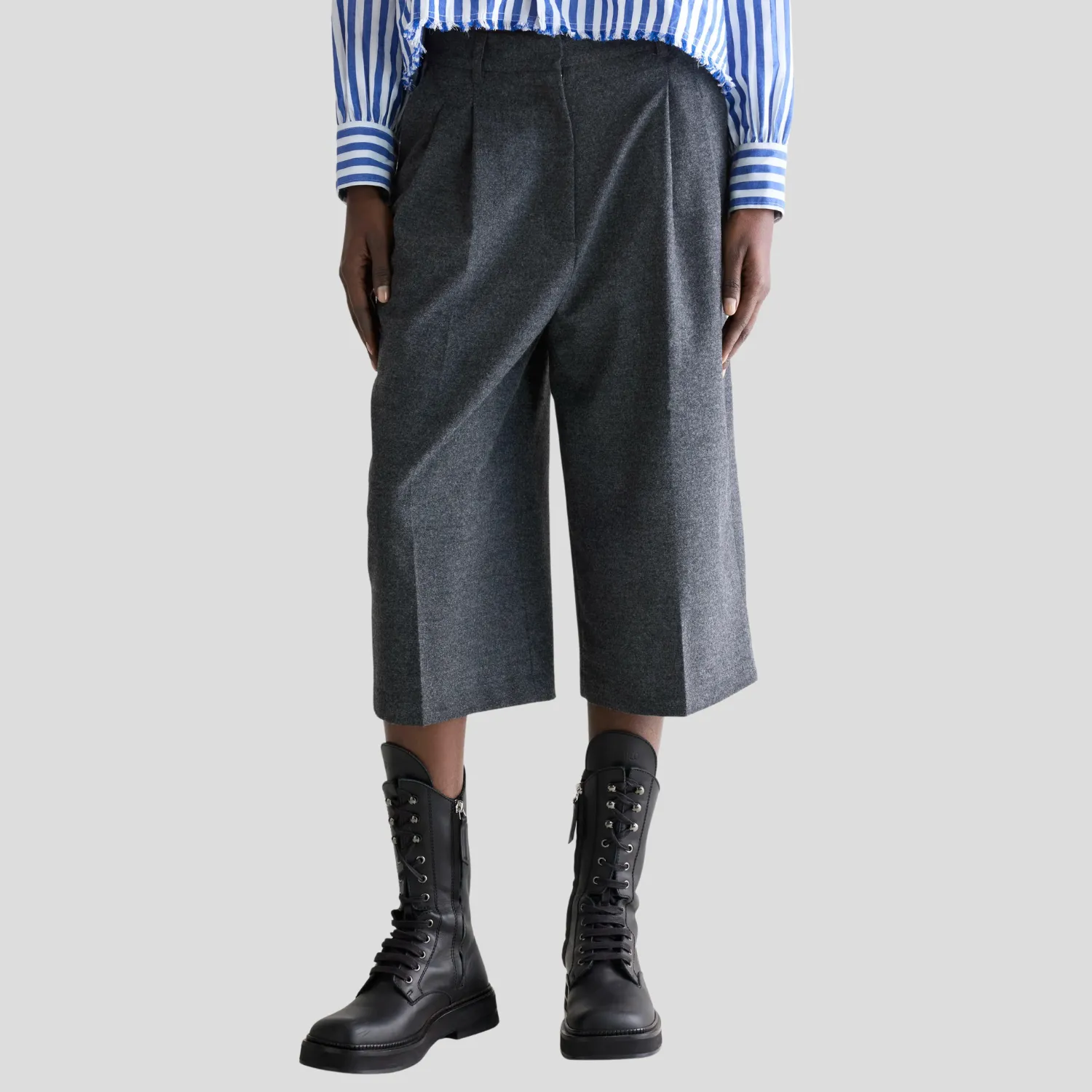 Cozy Jacket Dom Bermuda Shorts (Anthracite)