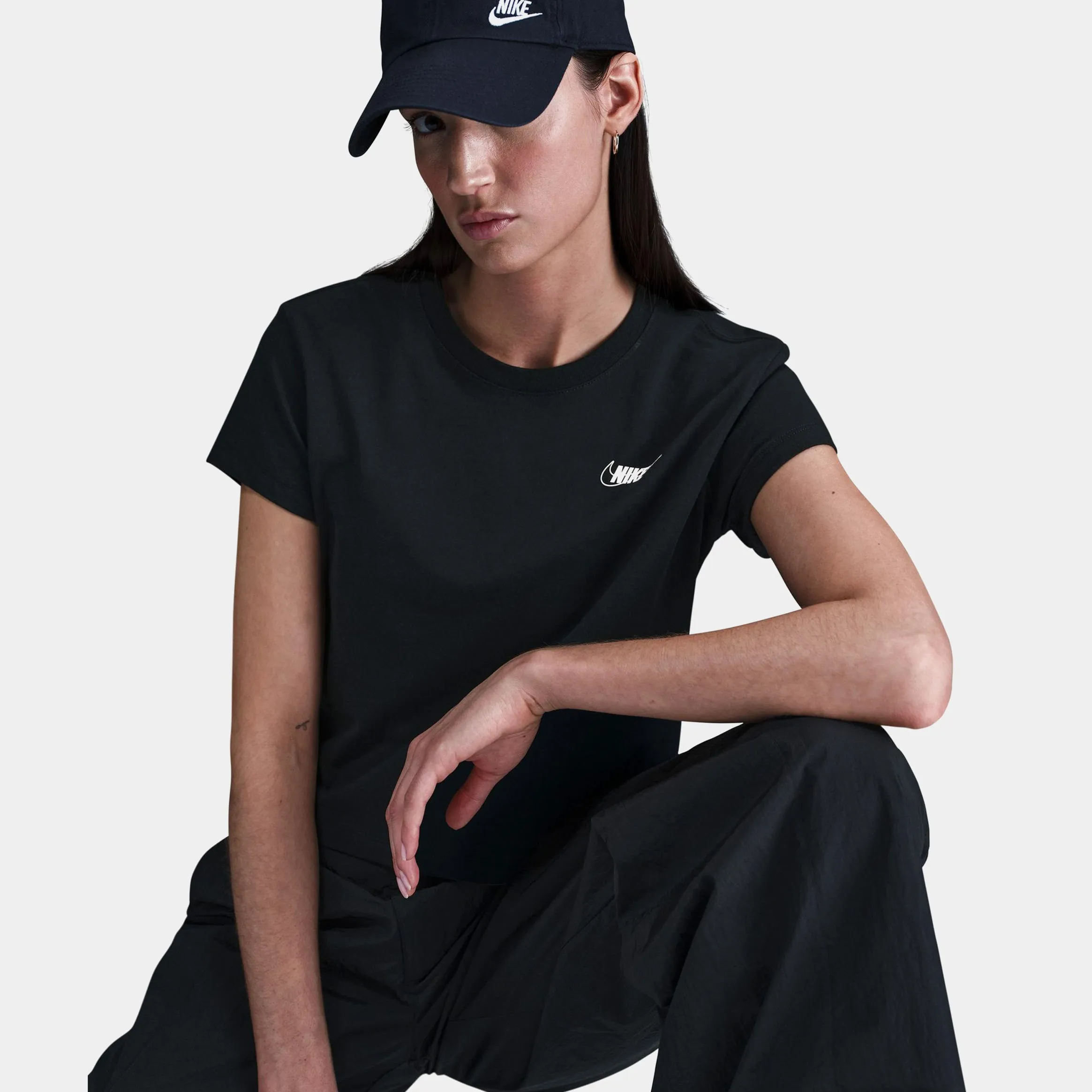 ZeroChafeSeams TaglessNeckline NSW Club Cropped Womens Short Sleeve Shirt (Black/White)