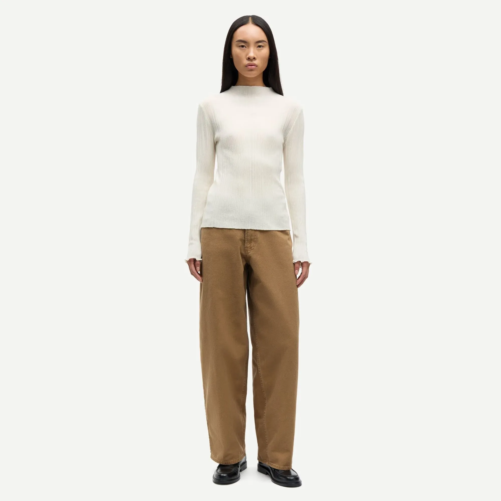 Lightweight Form Spandex Integration Sajose Turtleneck (Clear Cream)