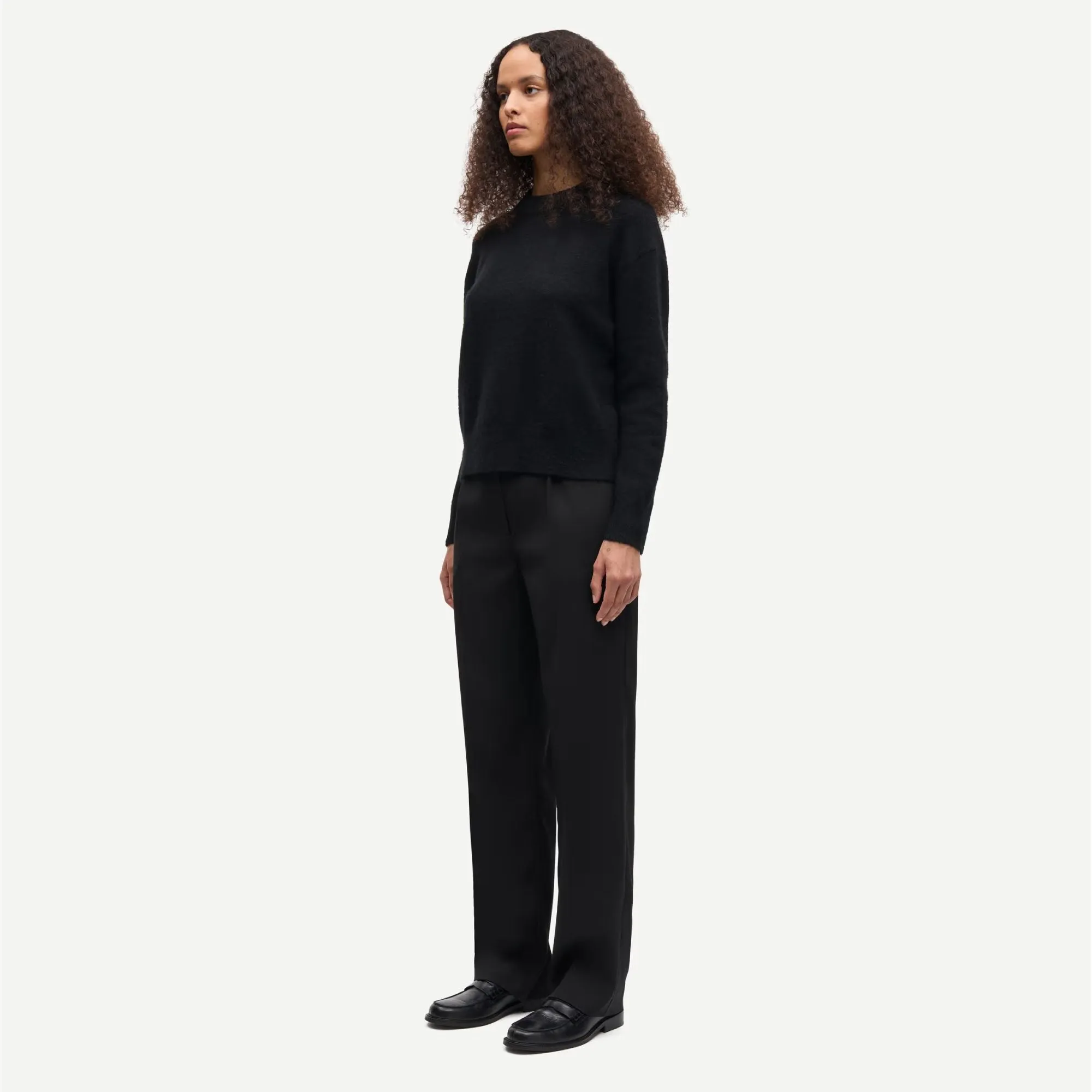 Leisure Look Easy Silhouette Anour O-N Sweater (Black)