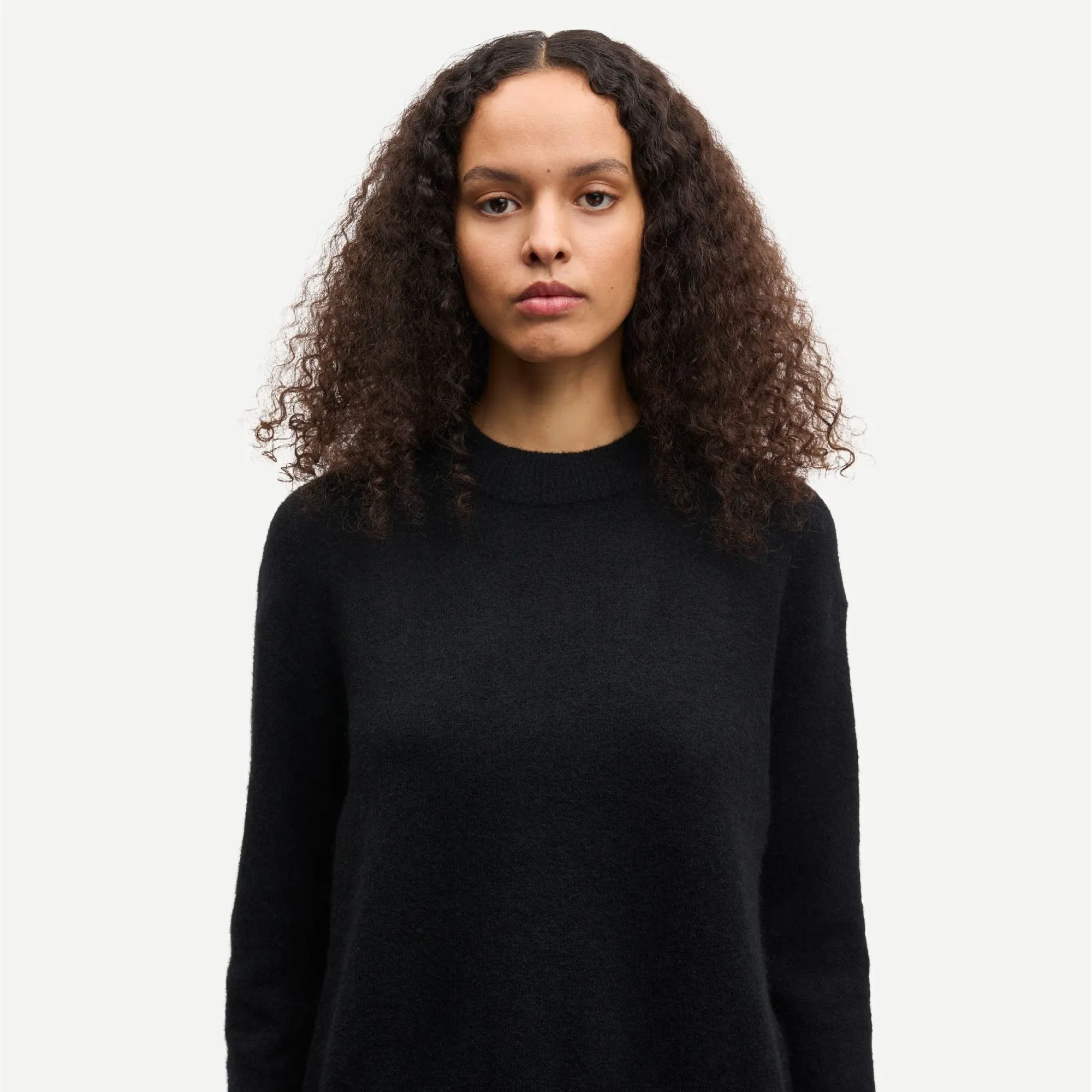 Cold Casual Outfit Circular Knit Pattern Anour O-N Sweater (Black)