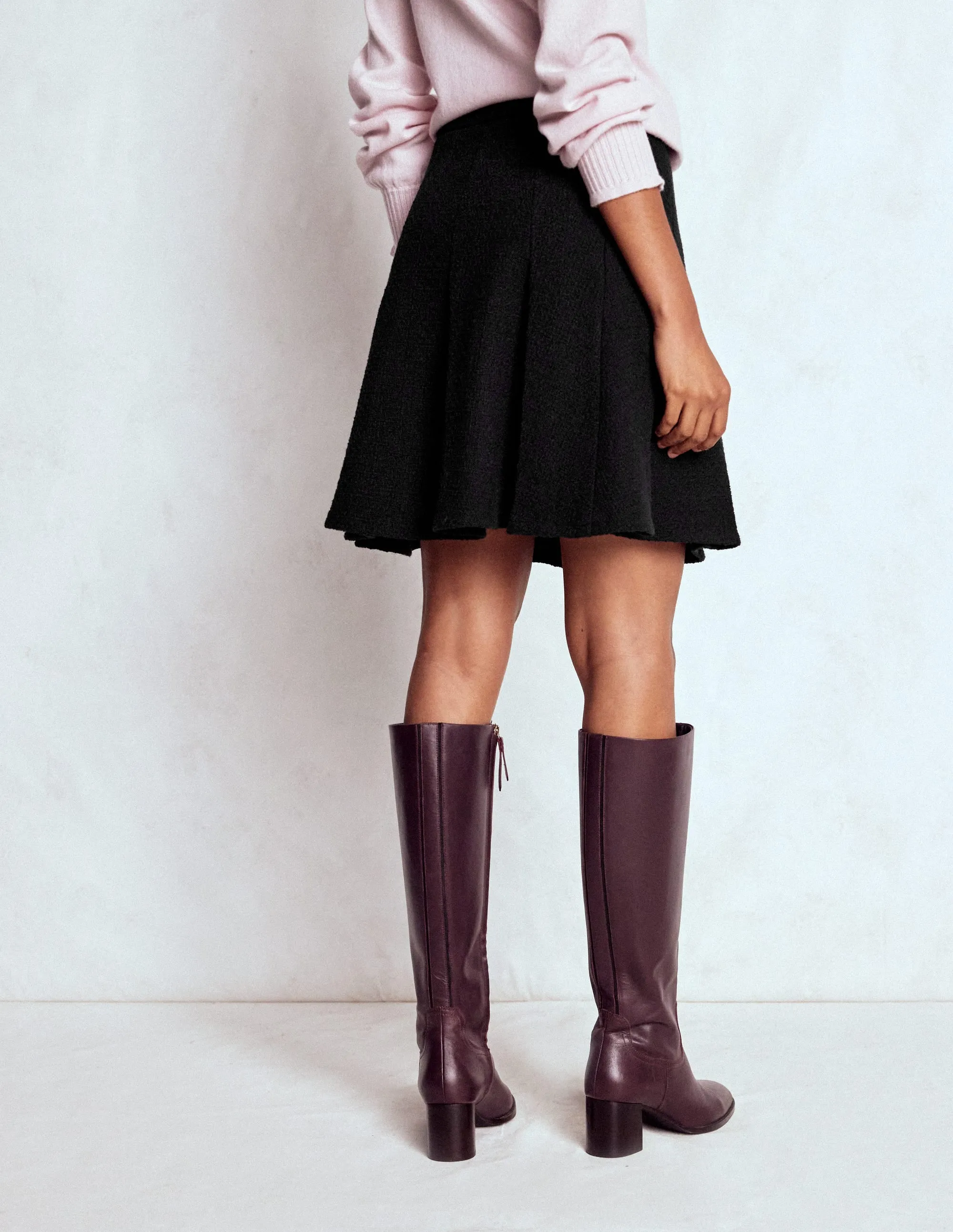 Flippy Textured Skirt-Black Airy Look