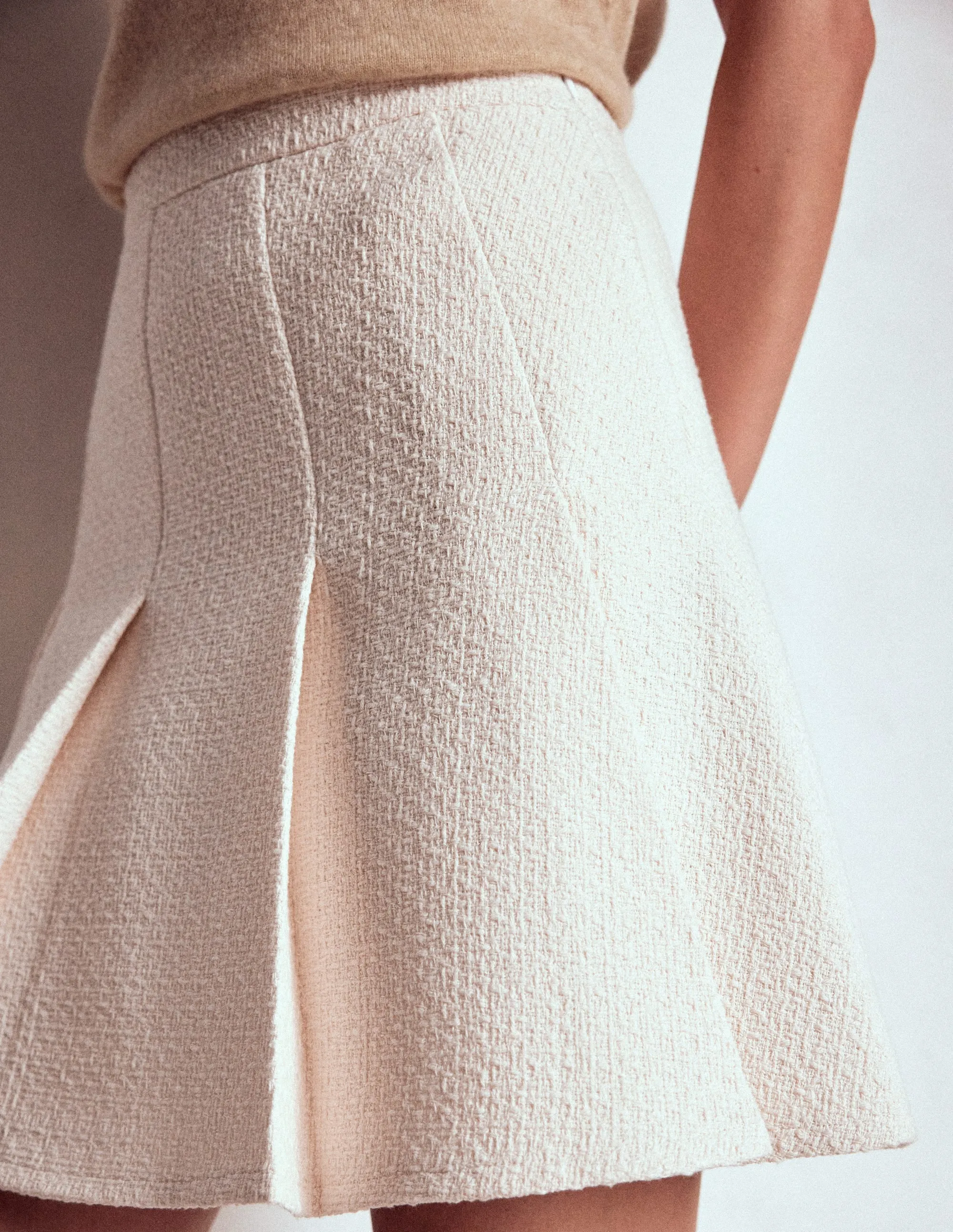 Flippy Textured Skirt-White Comfy Wear Back Slit