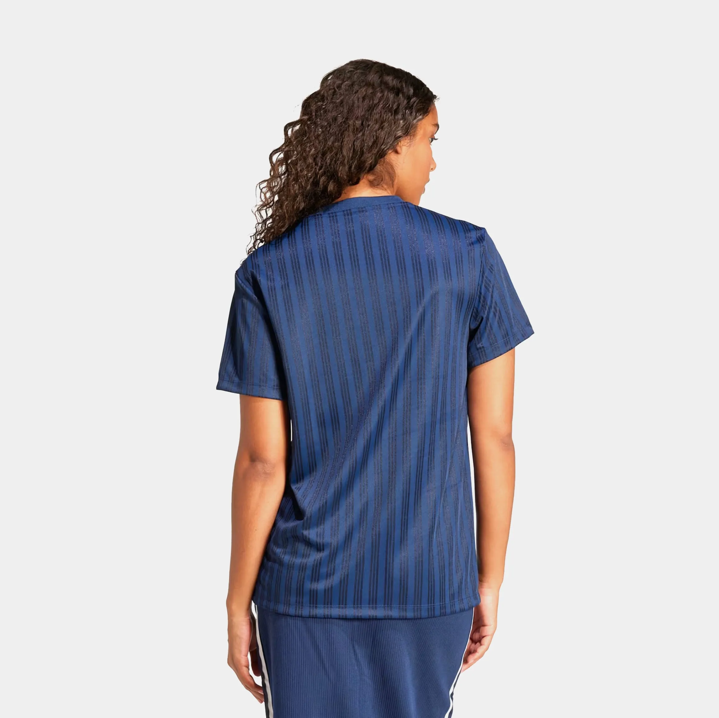 Rain Fit NonBindingEdges Linear Graphic Boyfriend Tee Womens Short Sleeve Shirt (Night Indigo)