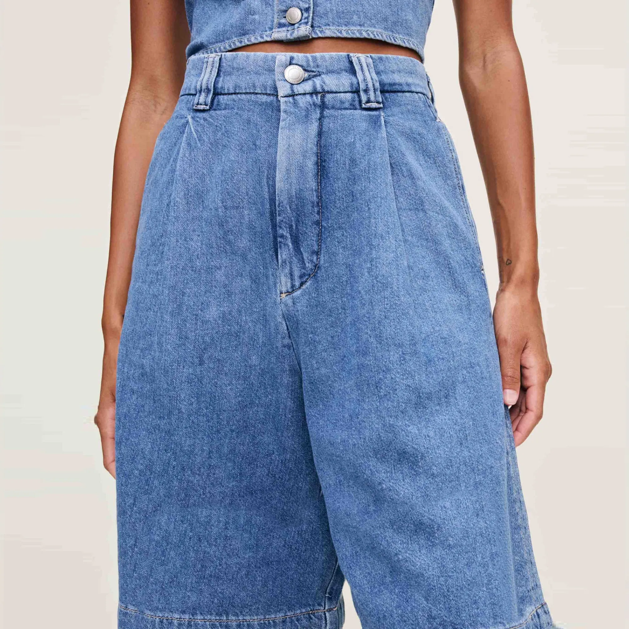 Hepburn Short (Great Falls) Dream Core Lift Mode