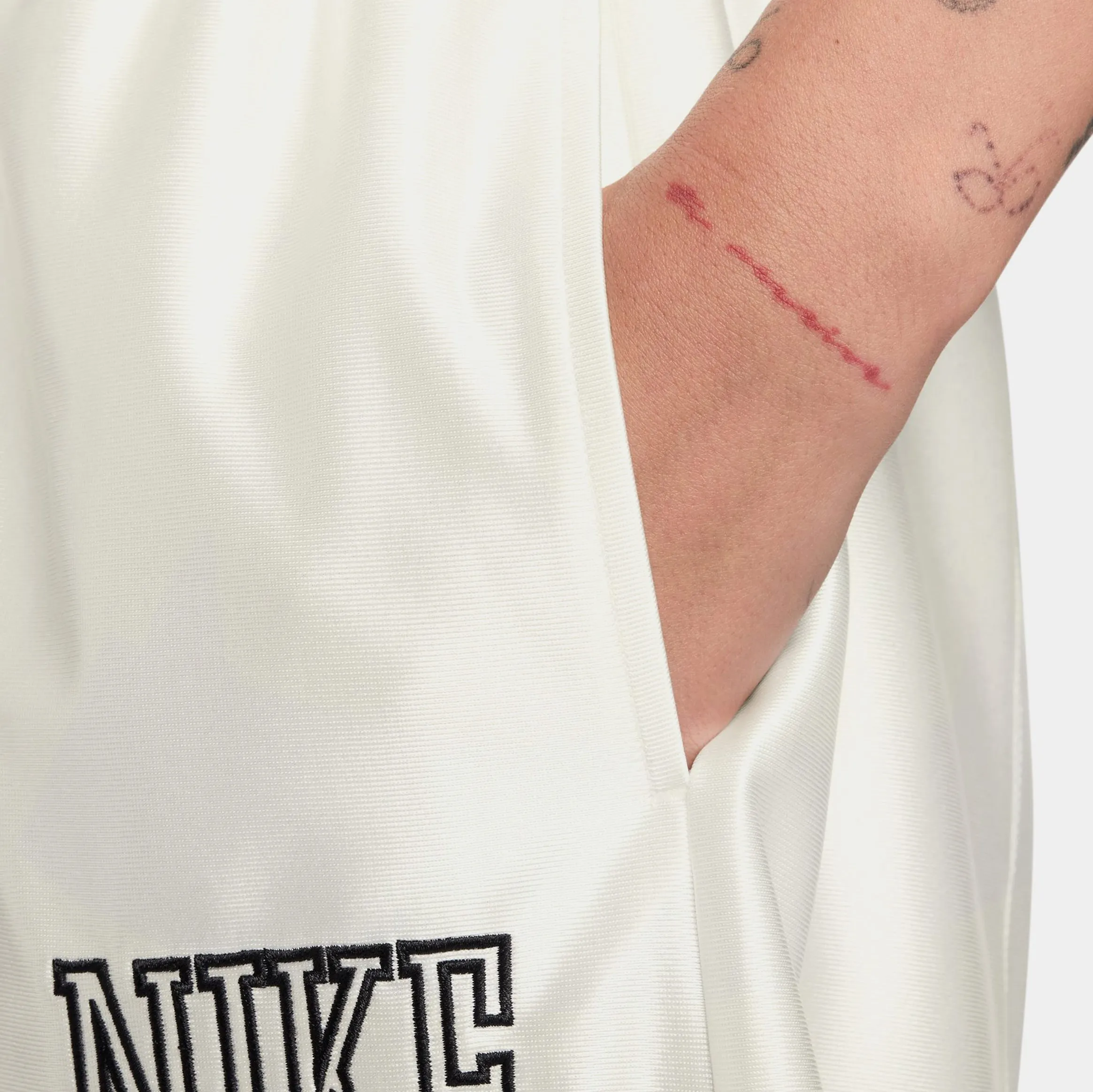 Loose 6" Mid Rise Satin Womens Shorts (Sail/Armory Navy/Armory Navy) Weightless Travel Design