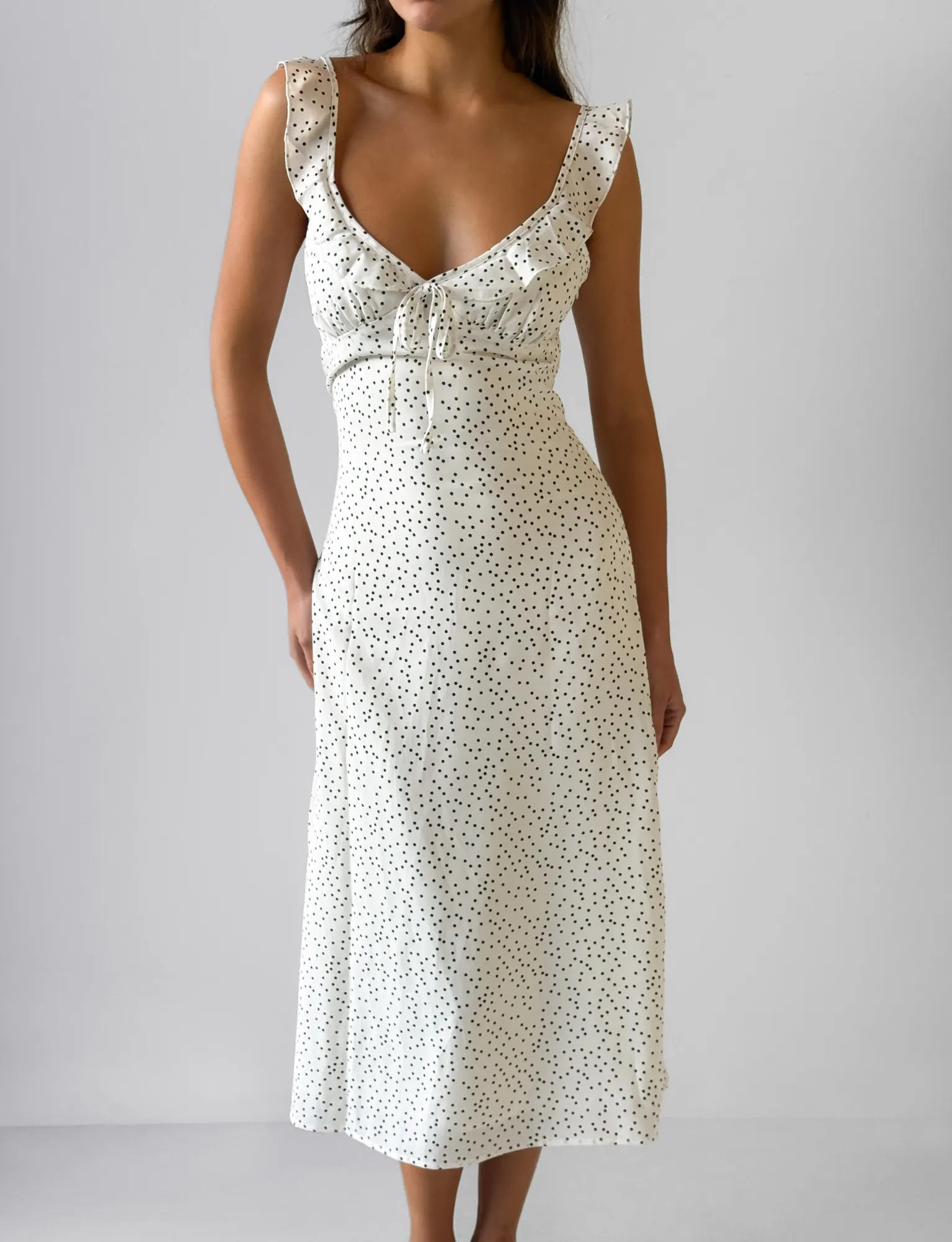 Chic Design LOTTIE RUFFLE MIDI DRESS - WHITE POLKA