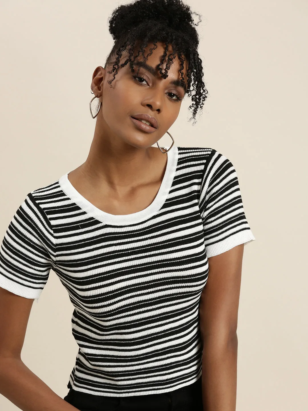 Ribbed collar Women's Round Neck Striped Regular Sleeves Fitted White Crop Top