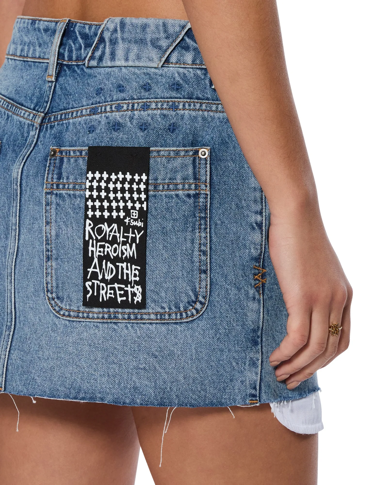 LOW RIDER MINI EXPOSED SWEPT Subtle Detail A Line Cut