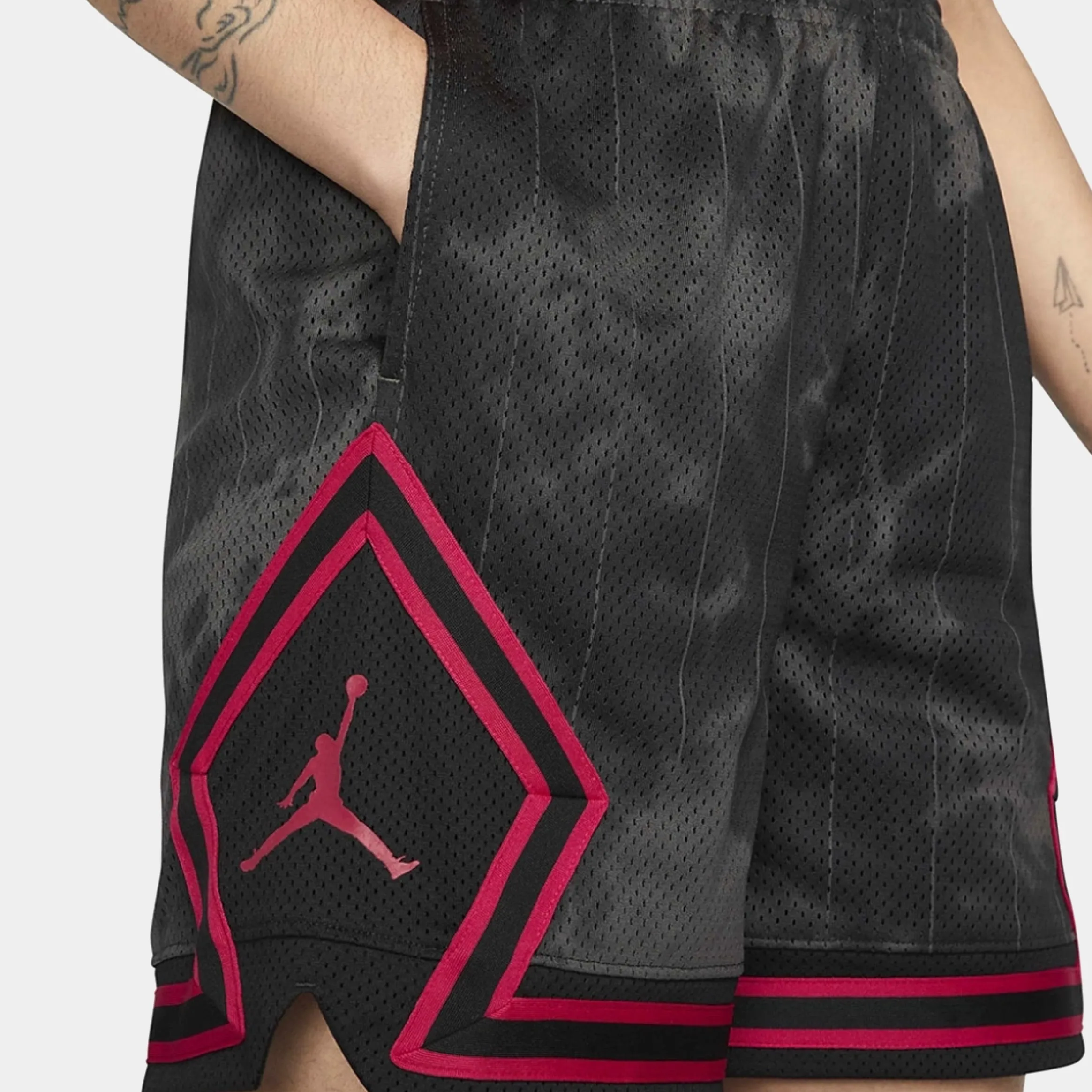 Comfort Layer Wear Diamond Dri-Fit Womens Shorts (Black/Red)