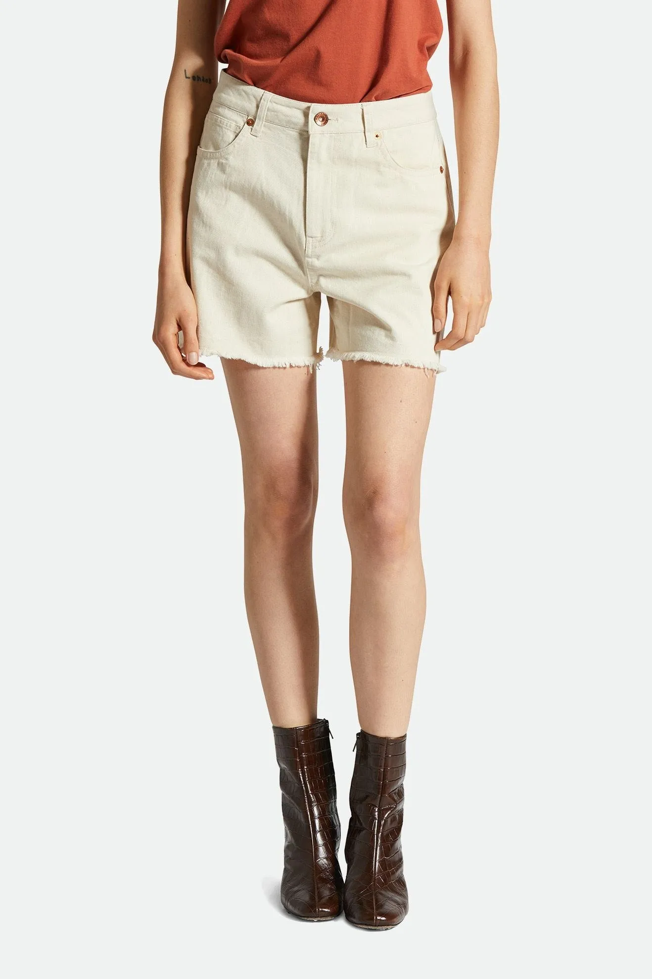Lomas Short - Natural Comfy Fit Secure Closure System