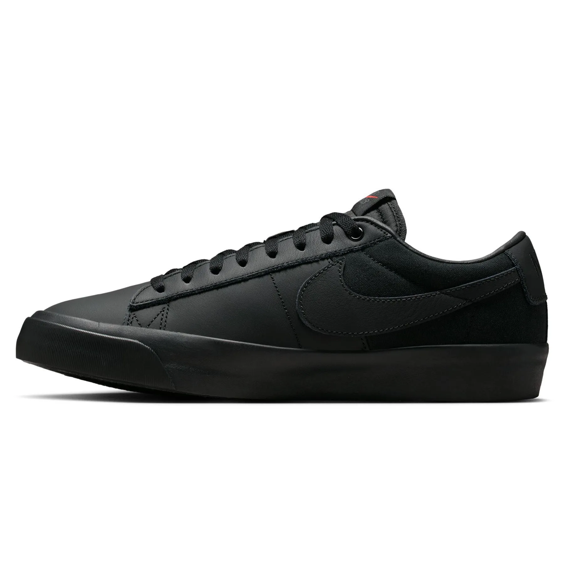 Street Event Comfort Design Nike SB GT Blazer Low ISO Triple Black