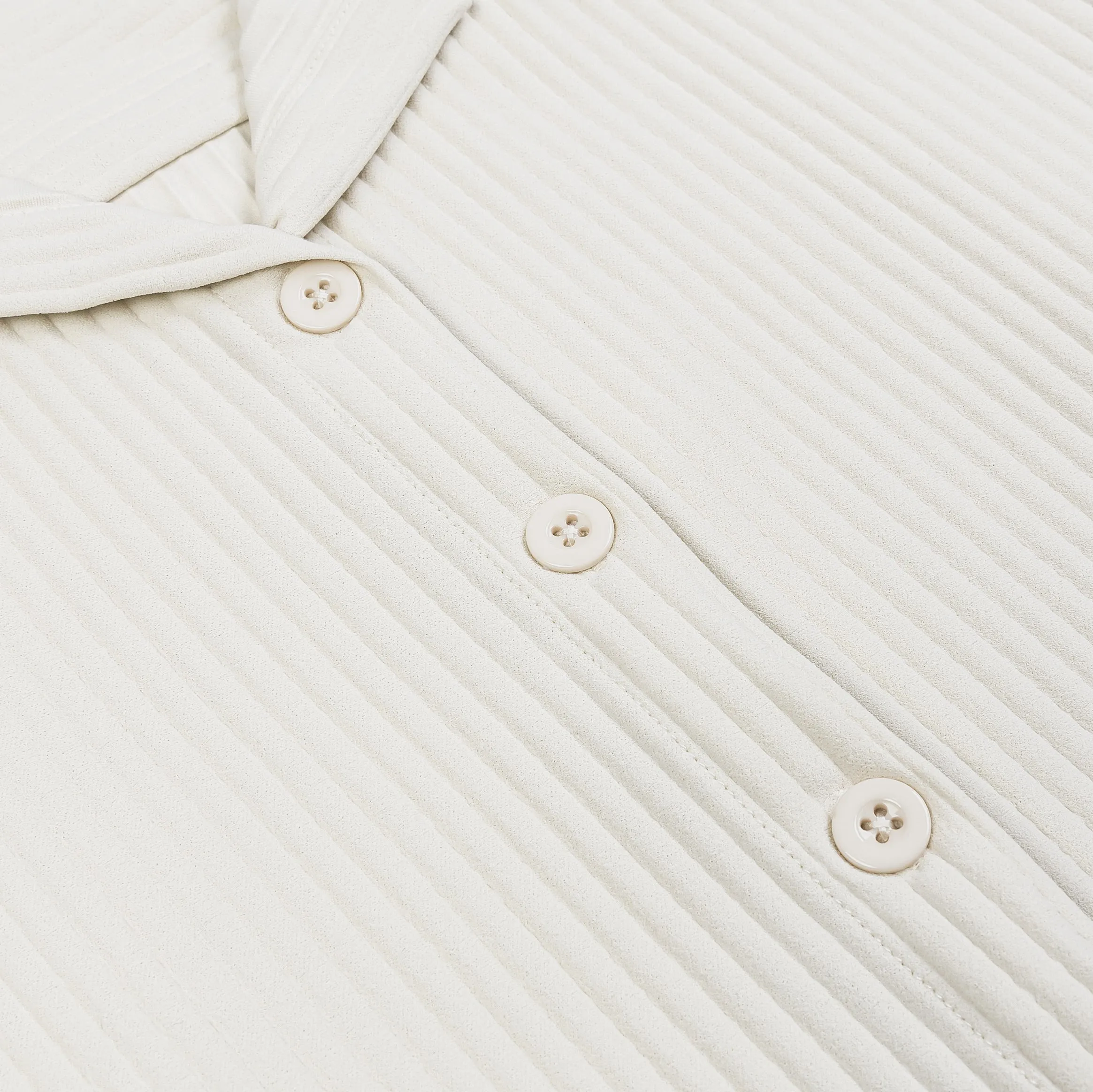 TemperatureControlTechnology Pleated Button Up Womens Short Sleeve Shirt (Cream)