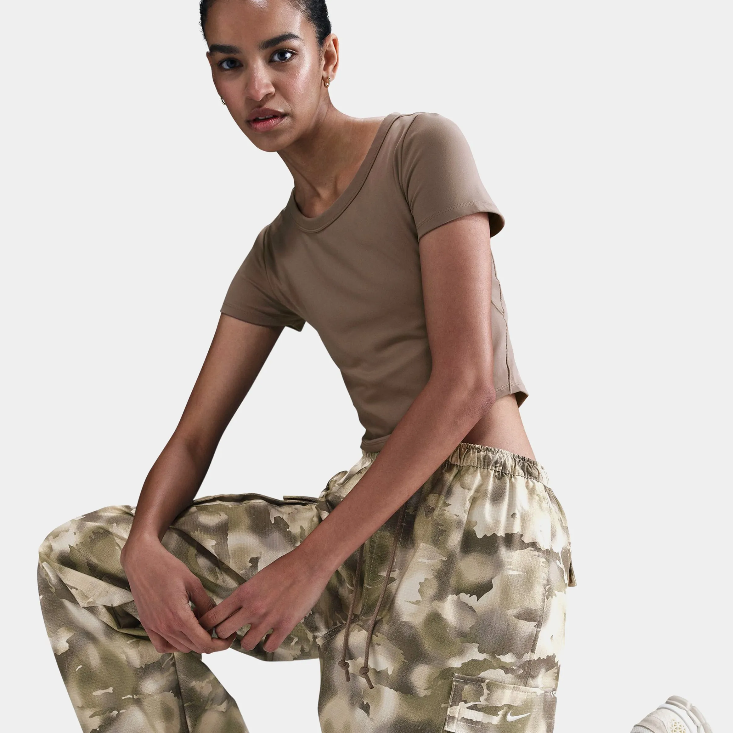 hypoallergenic Lounge-friendly NSW Overzised Camo Cargo Womens Pants (Beige/Brown)