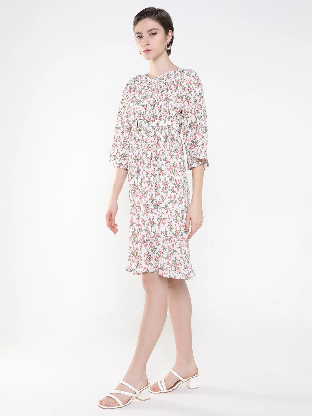 Women's White Round Neck Accordion Pleats Floral Printed Chiffon A-Line Dress With Belt Refined Simplicity