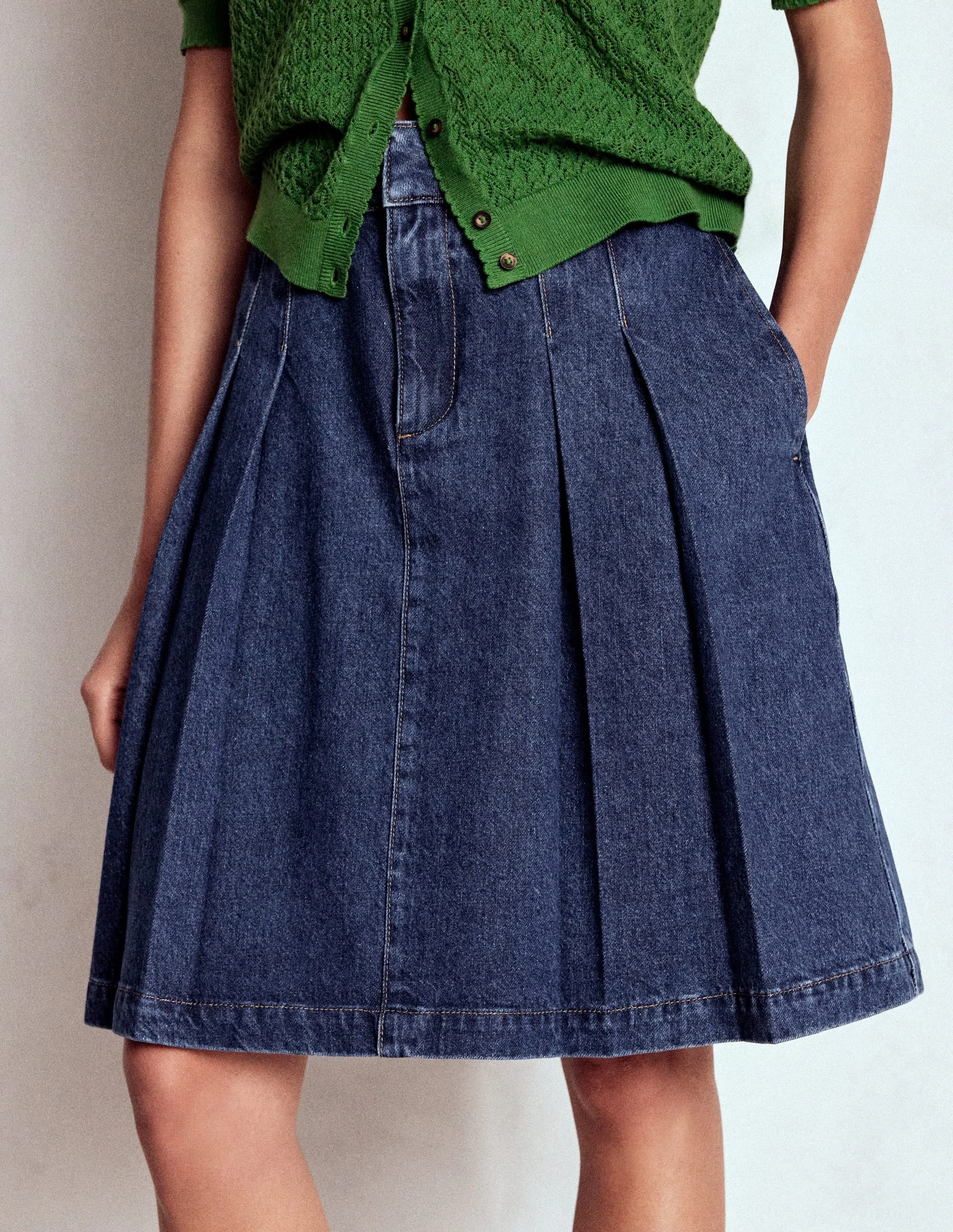 Comfy Look Pleated Denim Skirt-Mid Wash