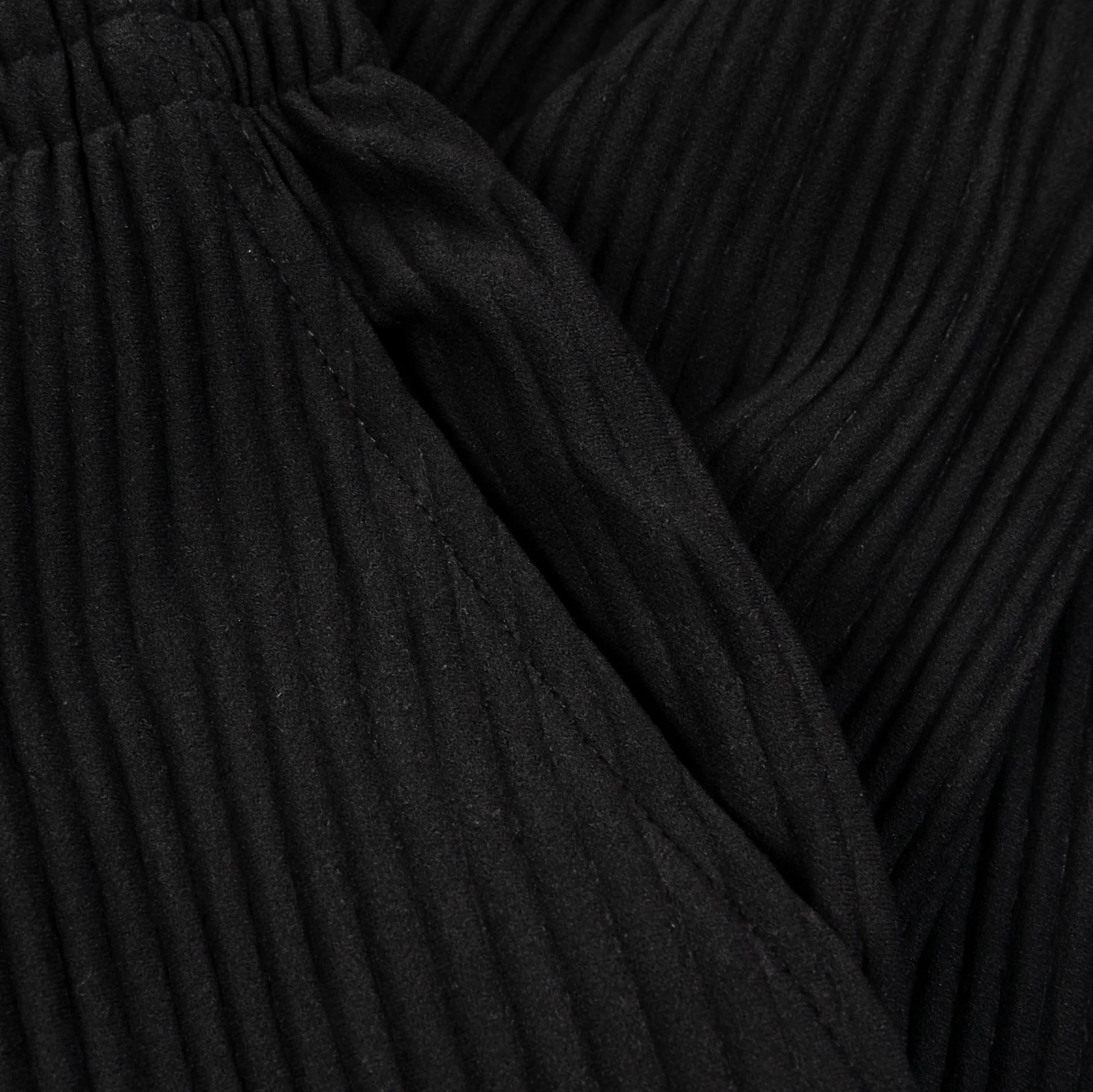 Flexible Motion Pleated Joggers Womens Pants (Black)