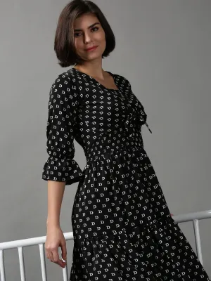 Women's Black Printed Crepe Midi Dress With Shrug Gentle Flow Sweetheart-Neck