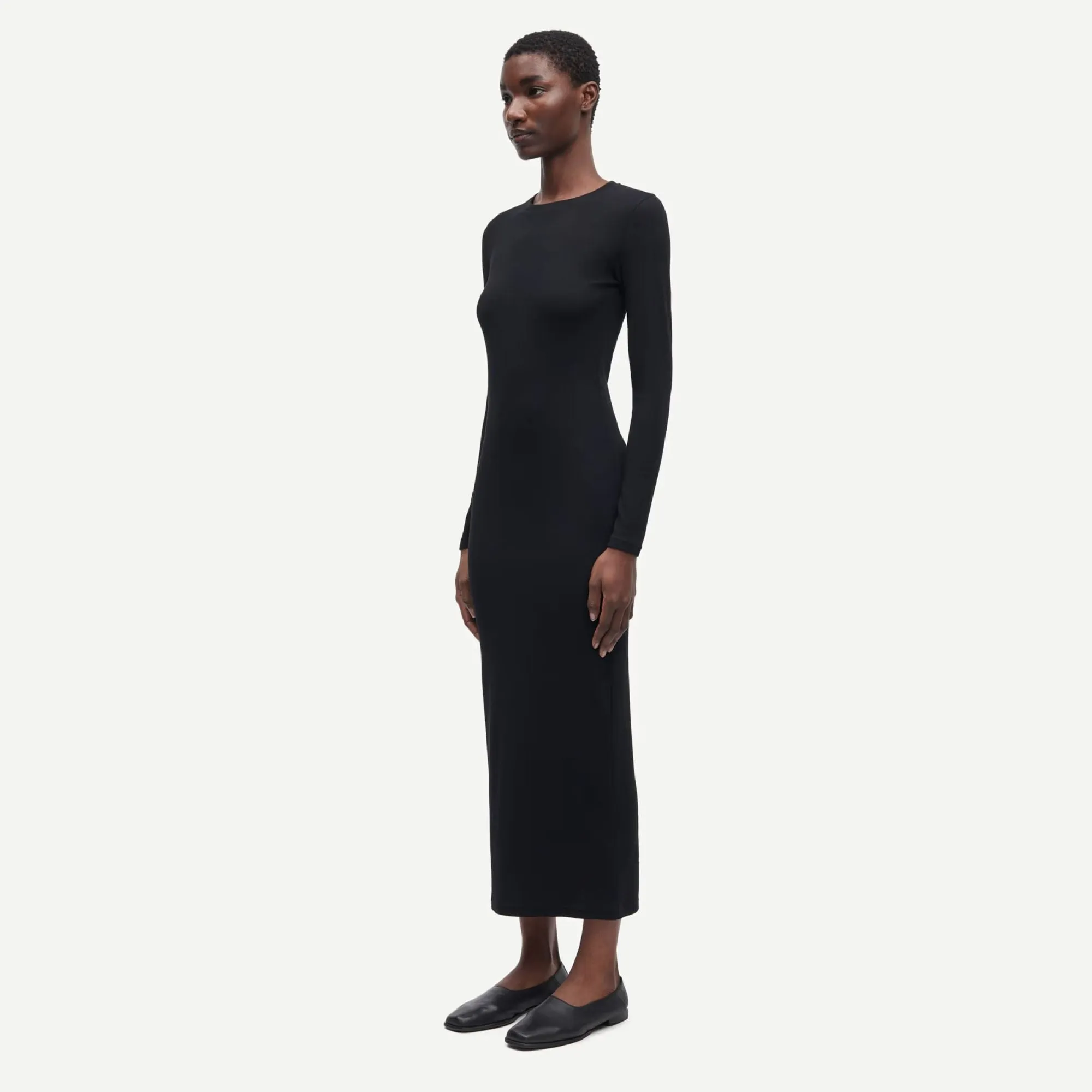 Figure-Skimming Saalexa Midi Dress (Black)