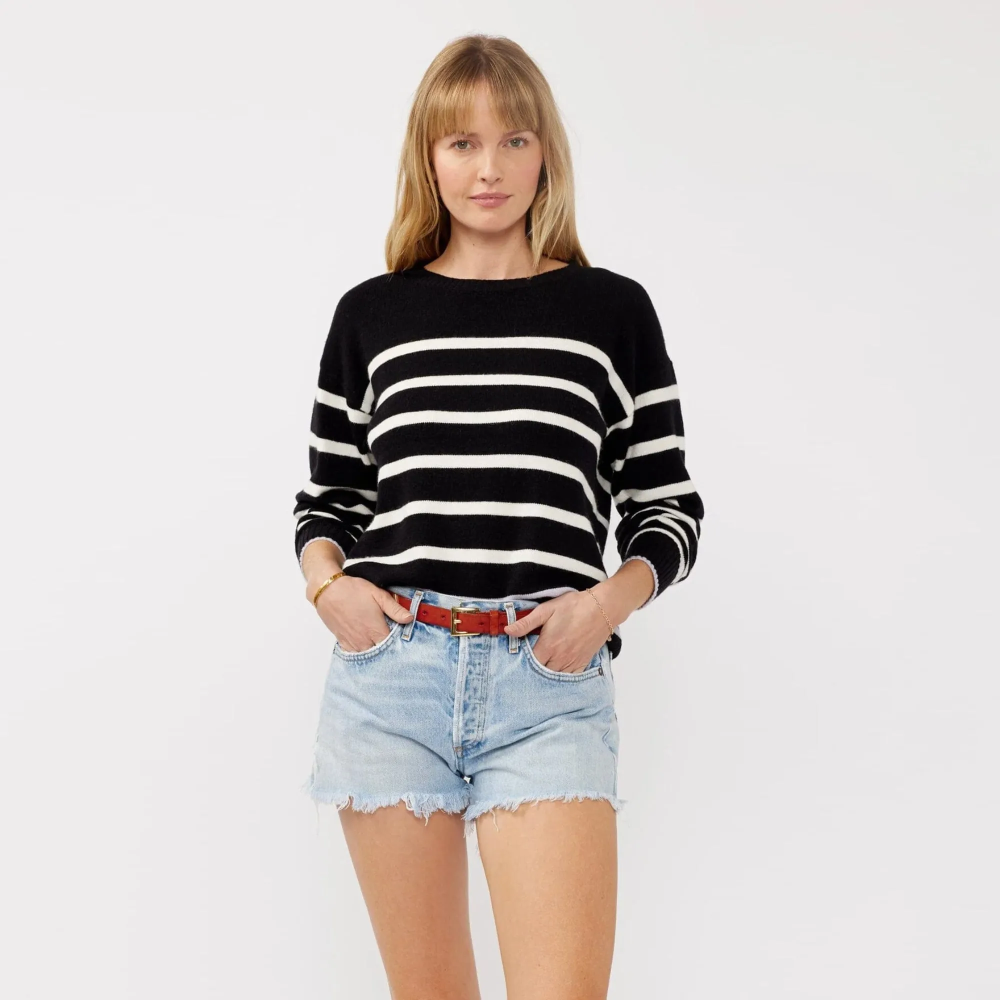 Pop Color Stripe Crewneck Sweater (Black   White) Wrinkle Resistant