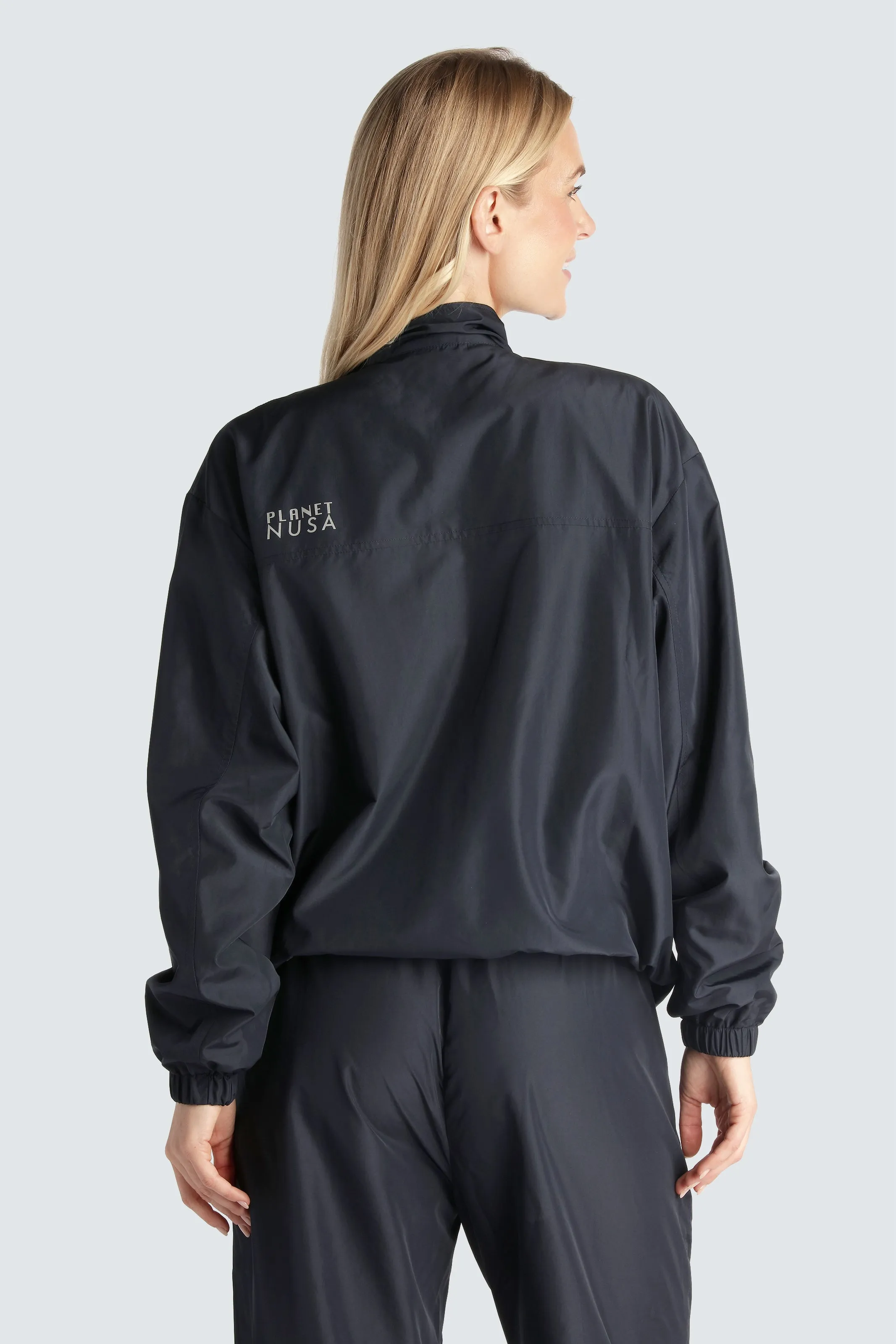 Sealed Seam Construction WIND1 PULLOVER