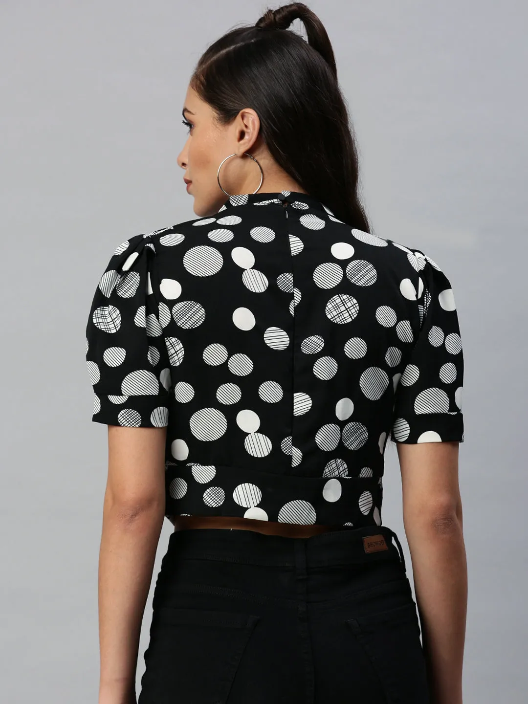 Smooth Flatlock Stitching Women's Black Print Crepe Crop Top