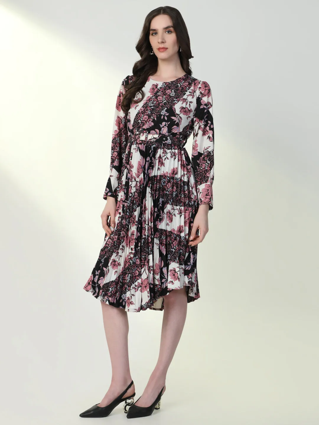 Elegant brunch outfit Relaxed and stylish Women's Floral Printed Black Flared Dress with Belt