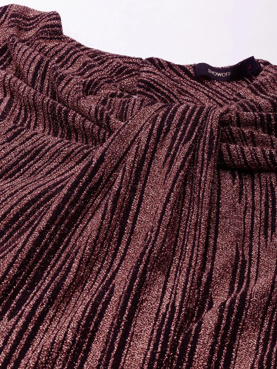 Chic Motion Everyday Comfort Women's Magenta Self Designed Cut-Out Detailed V-Neck Puff Sleeves Maxi Dress