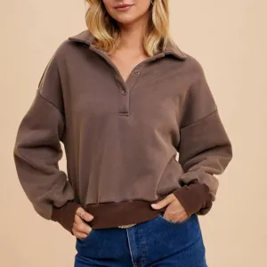 Modern Sporty Core Minimal Women's Quarter Button Collared Solid Cropped Sweatshirt in Dusted Mocha