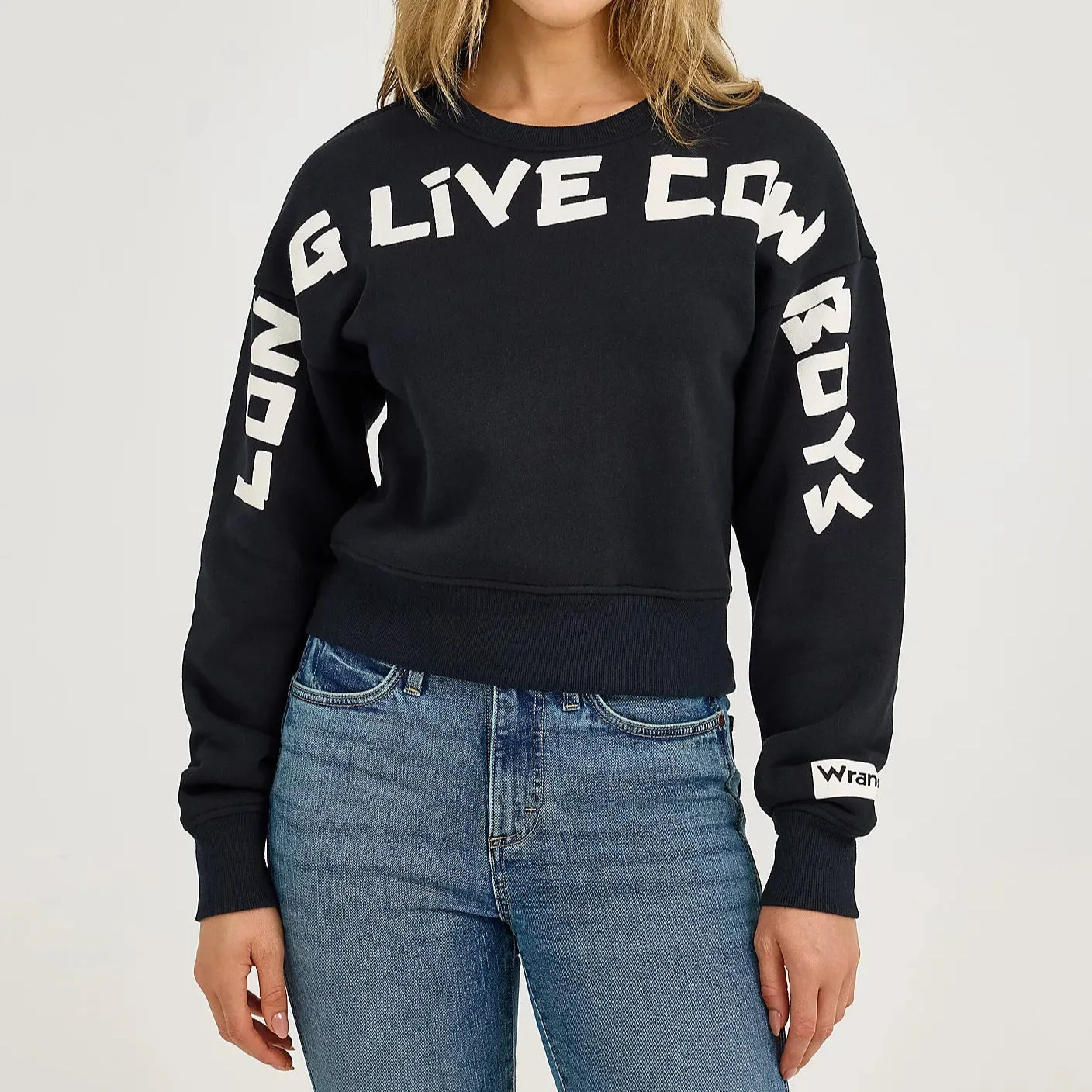 product display Wrangler Retro Women's Long Live Cowboys Crewneck Sweatshirt in Onyx
