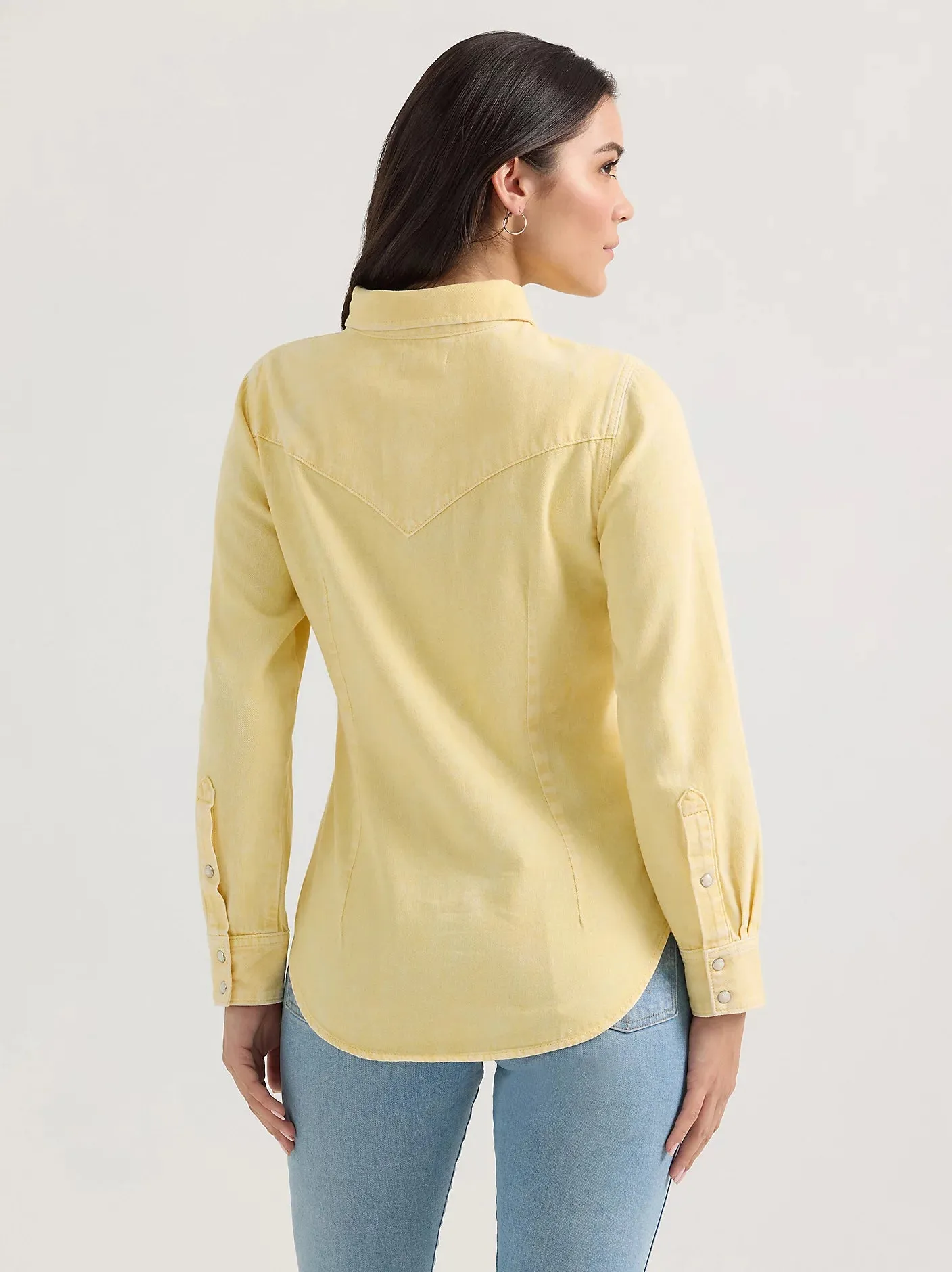 SlimFitDesign Wrangler Retro Women's L/S Colorwash Denim Western Snap Shirt in Yellow