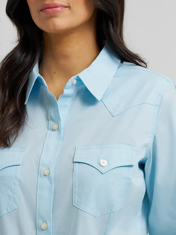 Wrangler Retro Women's L/S Western Solid Button Down in Cool Blue Streetwear attitude Subtle Embroidery