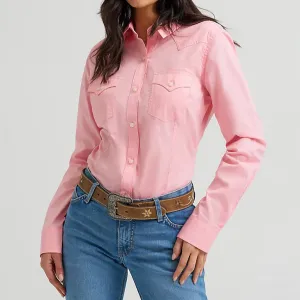 Lightweight Design Wrangler Retro Women's L/S Western Solid Button Down in Peony